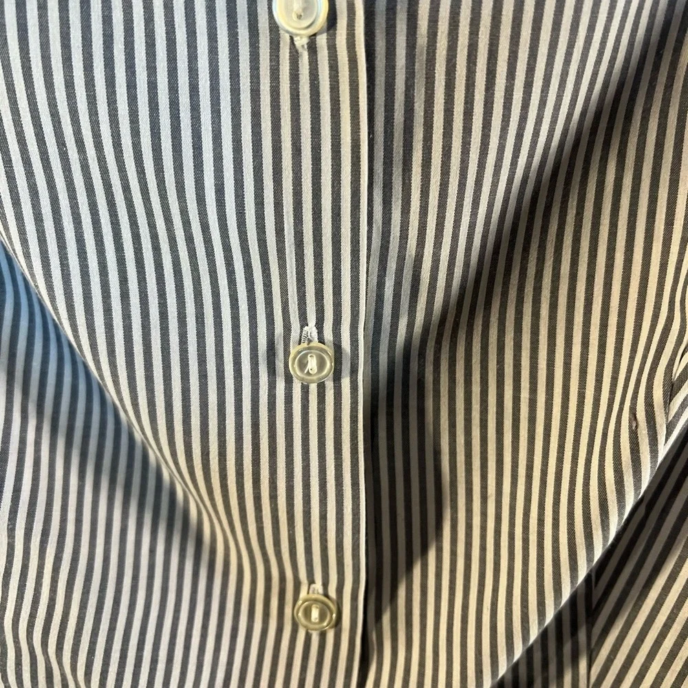 Mirrors Ladies gray pin stripes shirt. Button down front and buttons on sleeves. - Picture 7 of 7